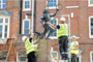 Richard III: Regal statue finally in place at Cathedral Gardens